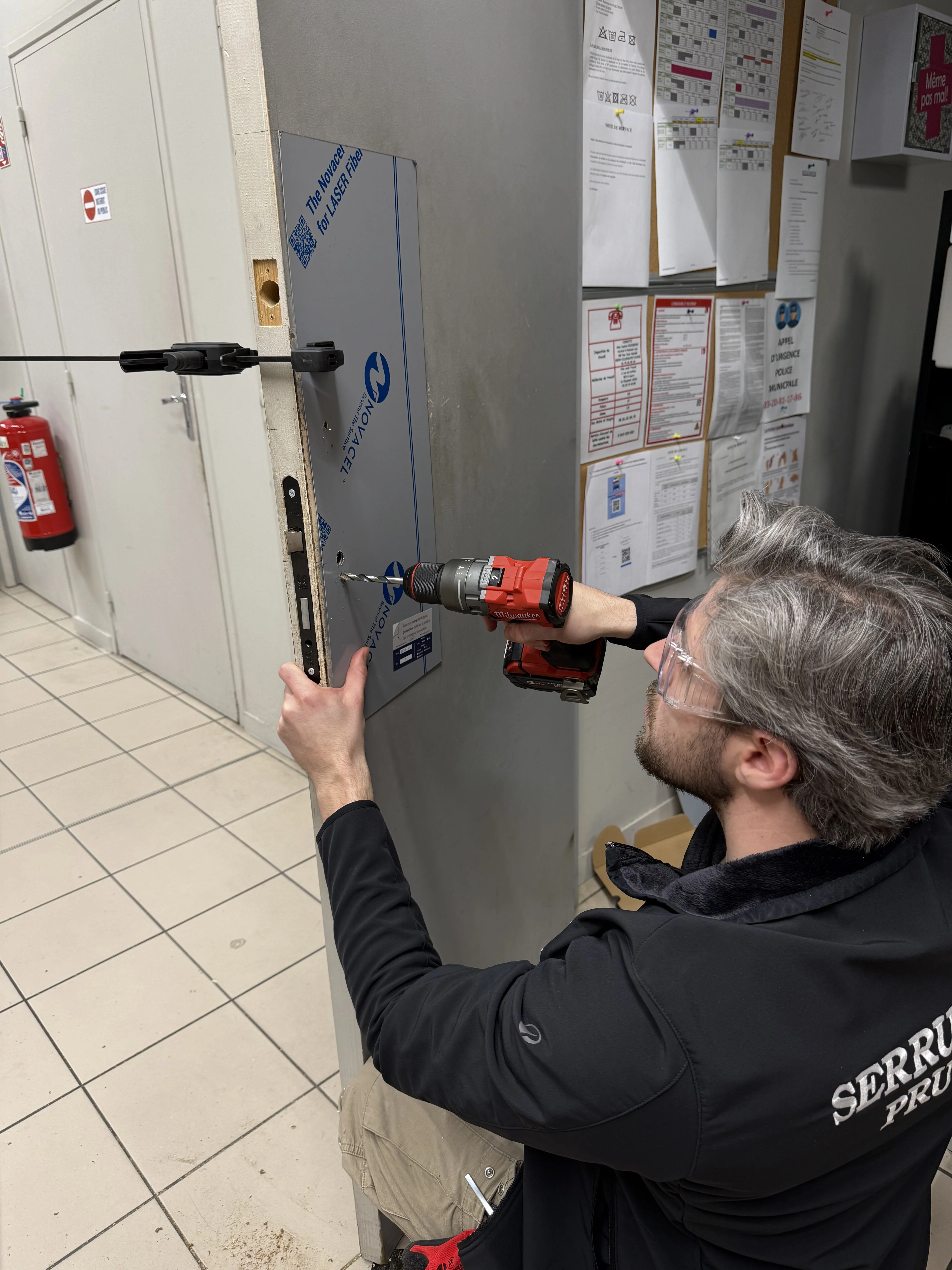 Installation serrure à code sur local commercial à Lys-lez-Lannoy par Serrurerie Pruvot