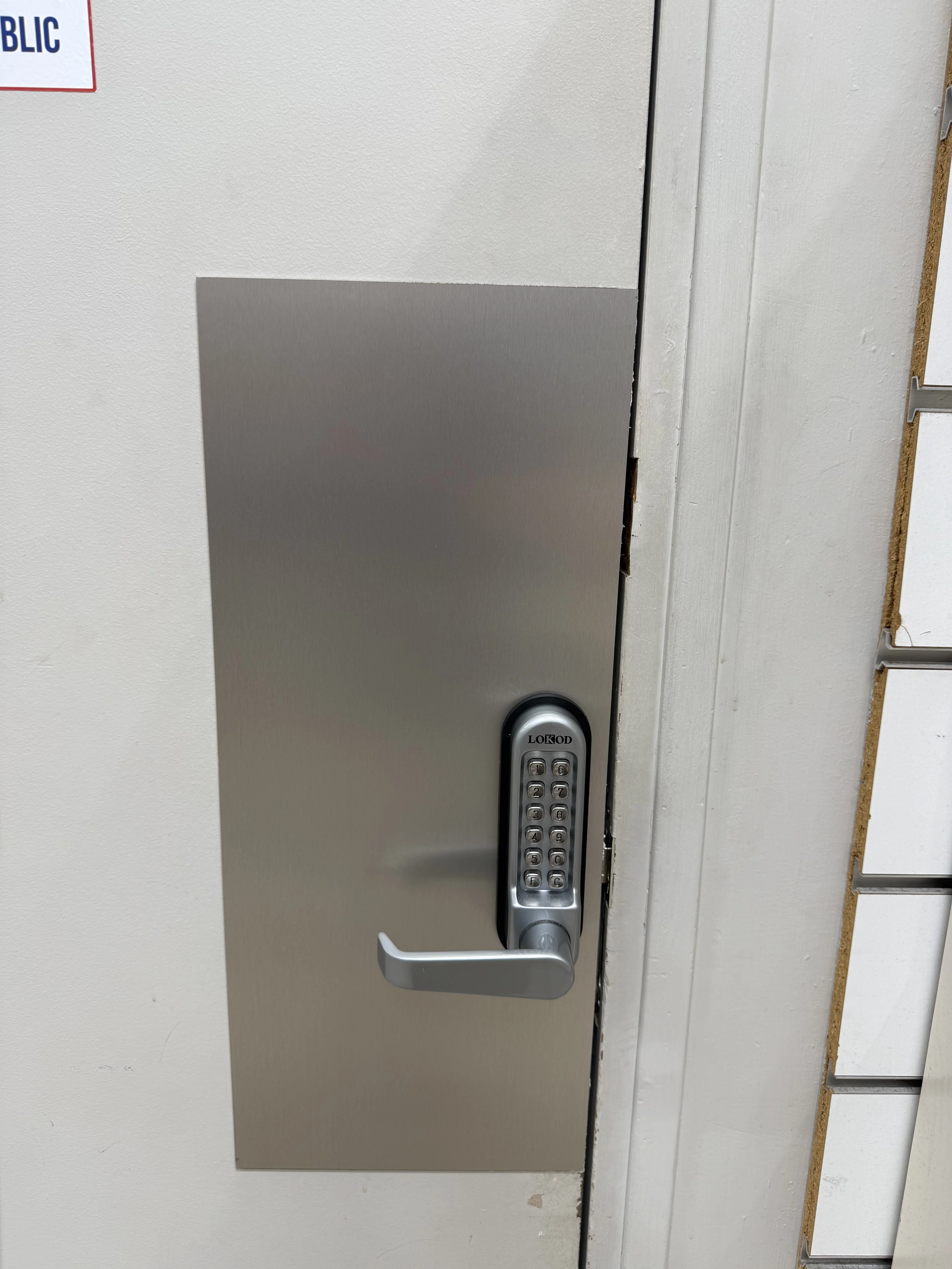 Installation de serrure à code