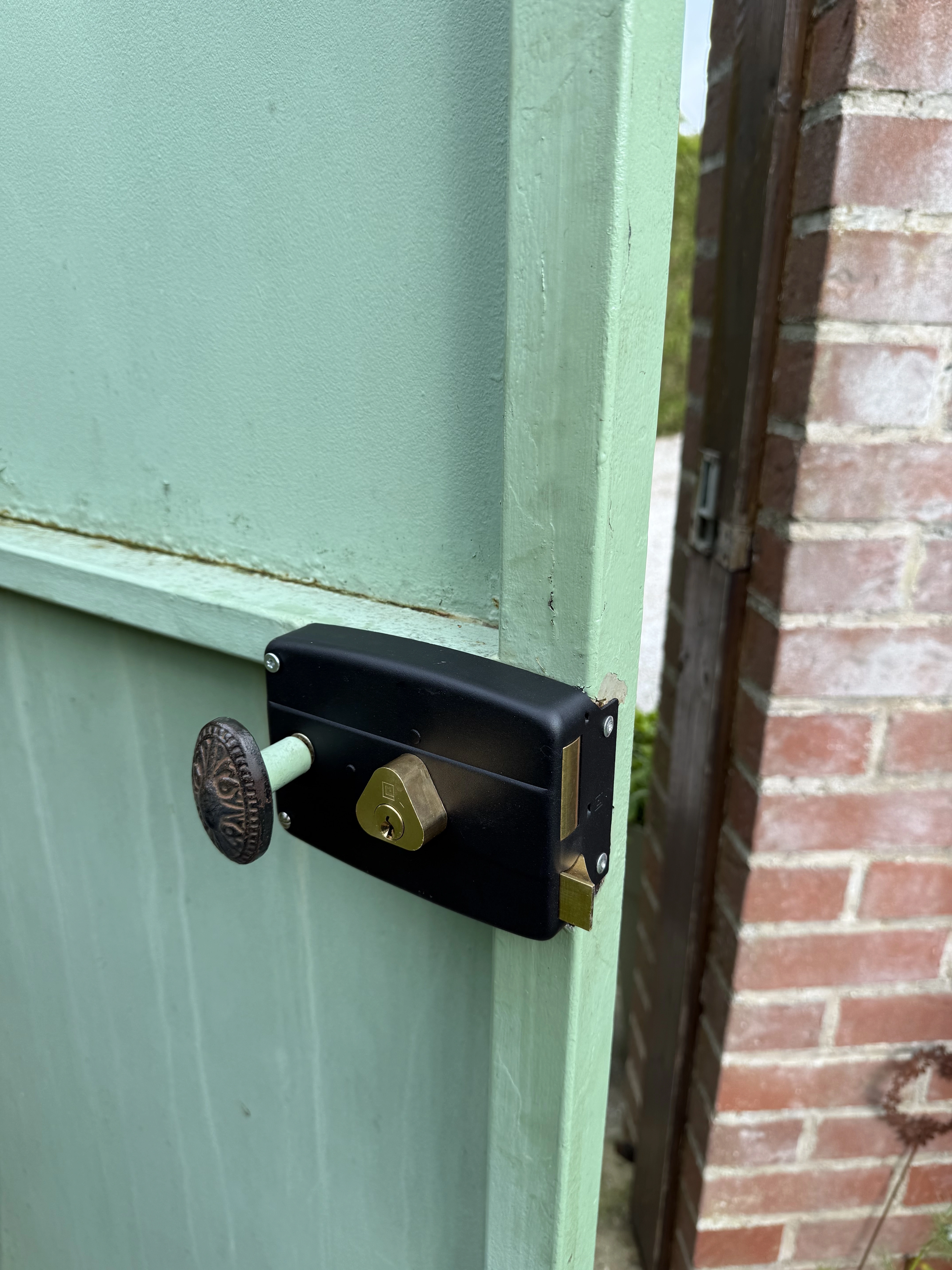 installation d'une nouvelle serrure sur portail